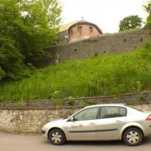 obr. 1 – Chrudim, Lázeňská ulice. Parkánová hradba.